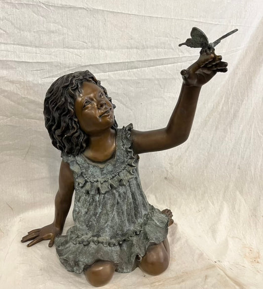 Bronze Skulptur "Mädchen mit Schmetterling" - vintage-shop-24