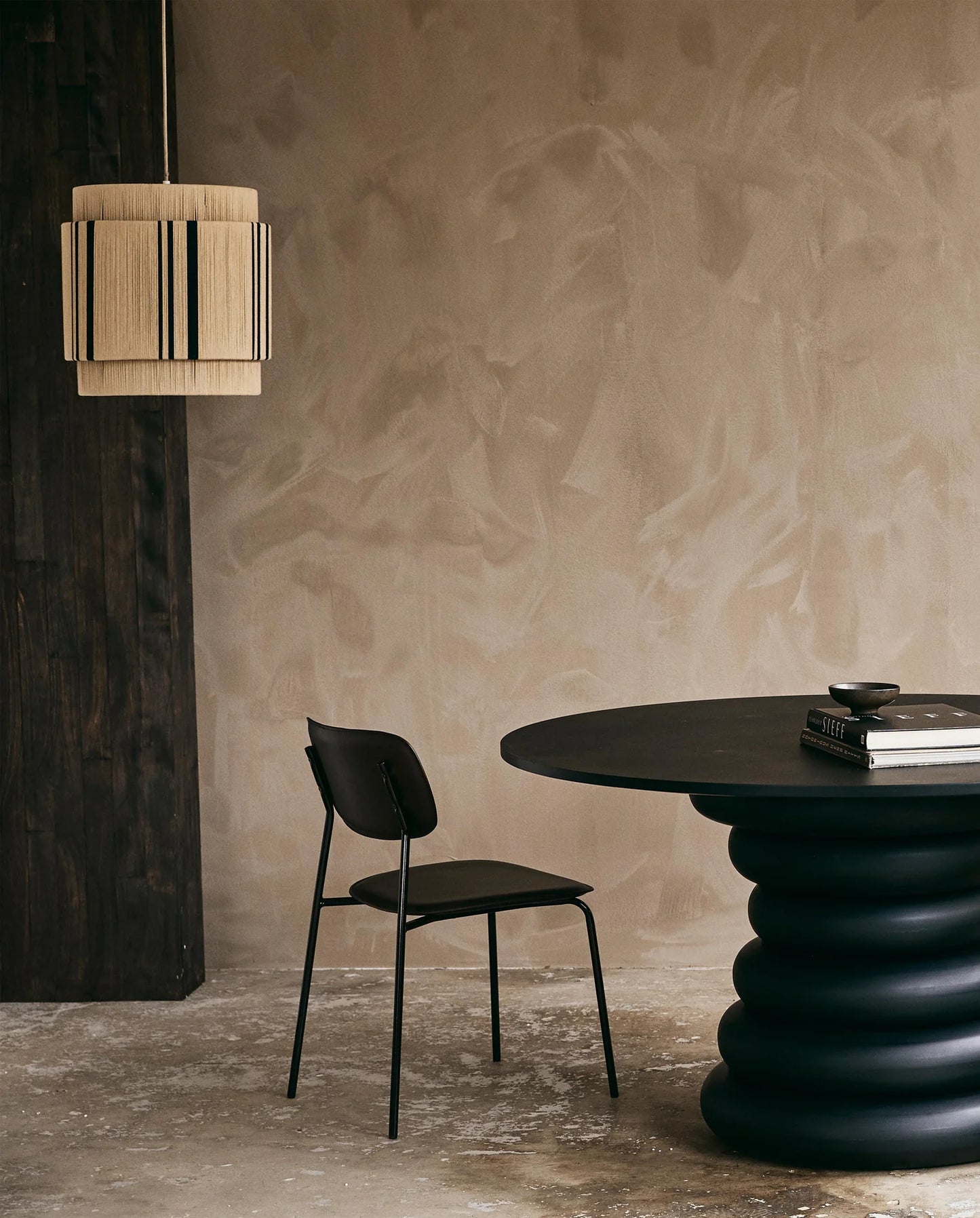 Esstisch TILDA rund 140 cm schwarz | Modernes Wohndesign