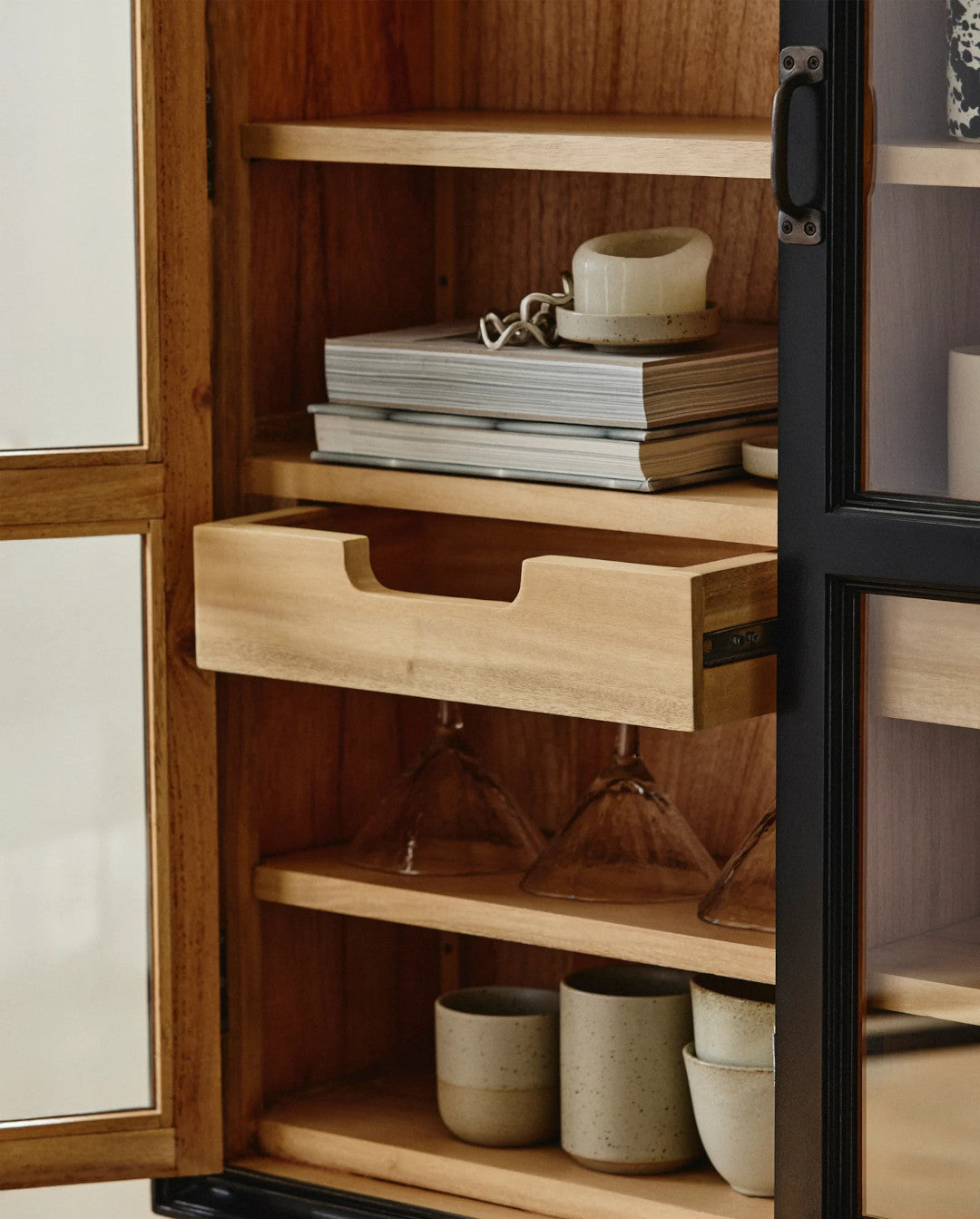 Wandvitrine Holz schwarz-natur - modernes Wohndesign