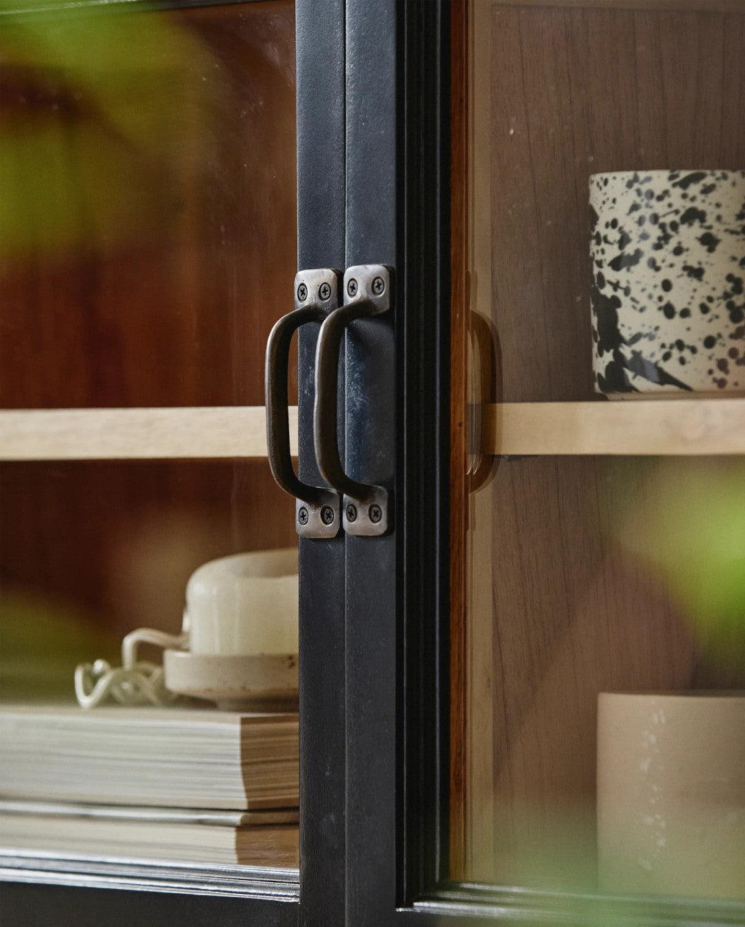 Wandvitrine Holz schwarz-natur - modernes Wohndesign