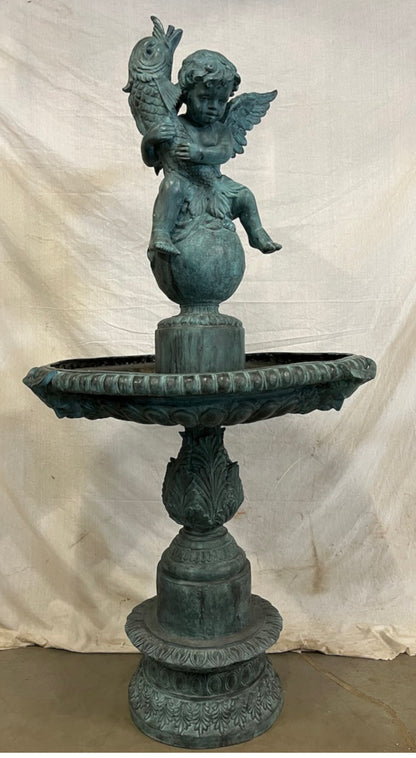 Bronze Garten Brunnen Skulptur "Junge mit Fisch" grün antik