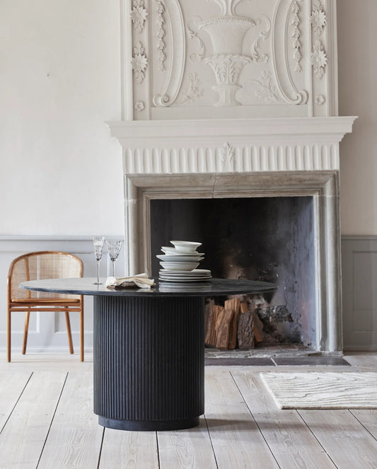 Runder schwarzer Marmor-Esstisch - modernes Wohndesign