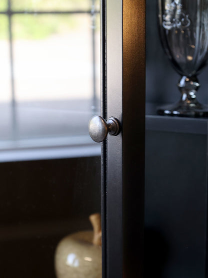 Wandvitrine matt schwarz - vintage Wohndesign